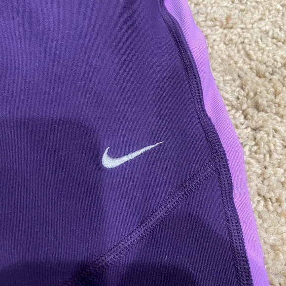 Nike Dri Fit Women’s XS Purple Capri Leggings Zip Pocket Drawstring - Picture 2 of 9